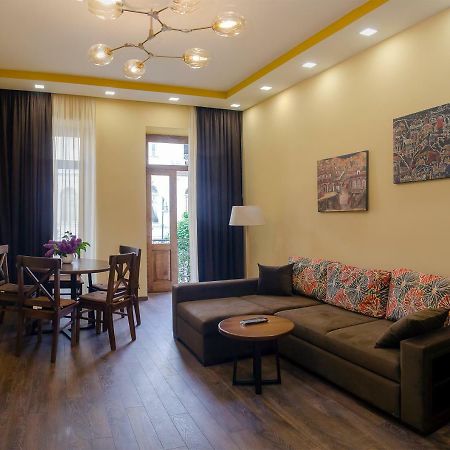 Home@97 On Aghmashenebeli Avenue Tiflis Dış mekan fotoğraf