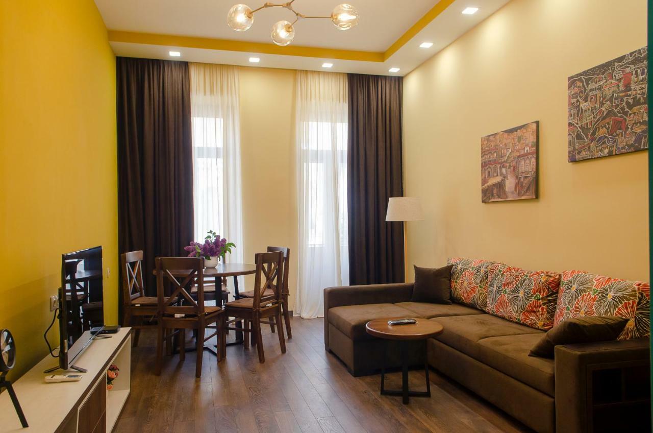 Home@97 On Aghmashenebeli Avenue Tiflis Dış mekan fotoğraf